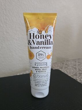 Barwa Honey & Vanilla Moisturizing Hand Cream - Yellow/White